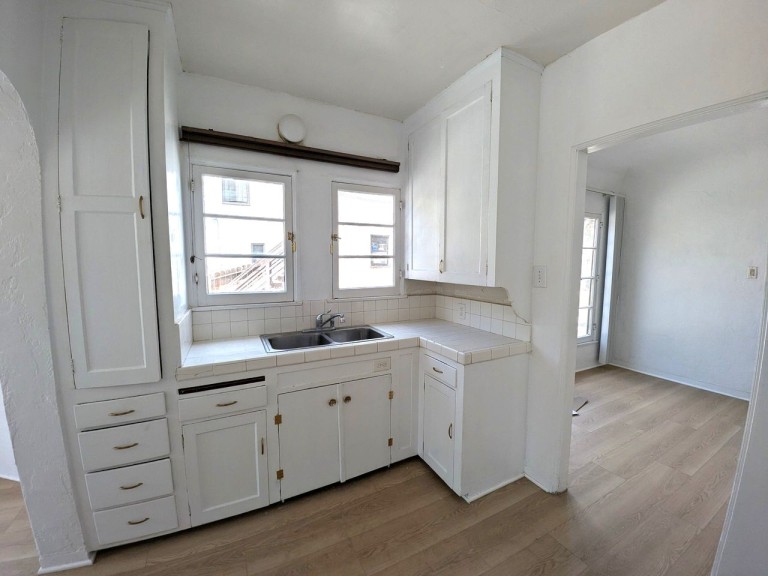 e-kitchen1.jpg